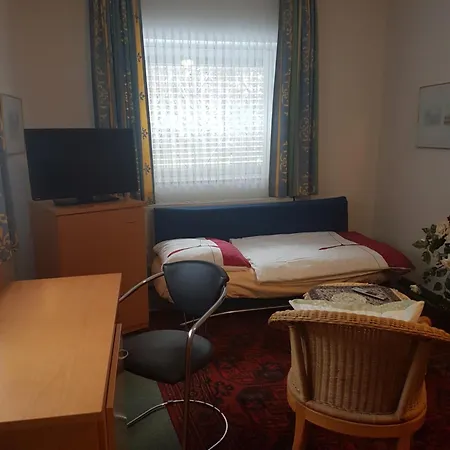 Gaestehaus Uerdingen Apartamento *